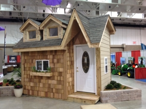 Little_Swiss_Chalet_2.JPG